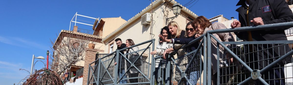 La delegada de Justicia y Administración Local visita Huétor Vega para supervisar las obras del PFEA