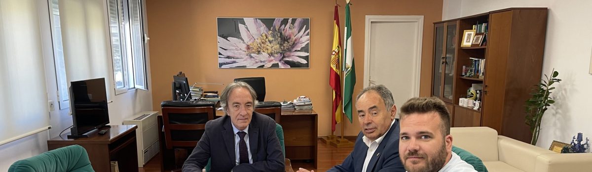 El Ayuntamiento de Huétor Vega traslada al delegado de Salud las necesidades del centro médico