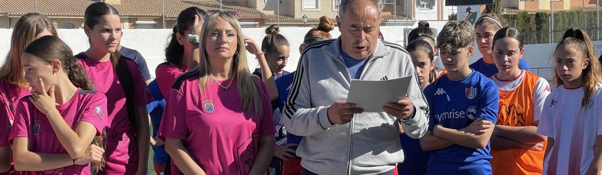 Un partido del equipo femenino de fútbol marca el inicio de las actividades con motivo del 25N